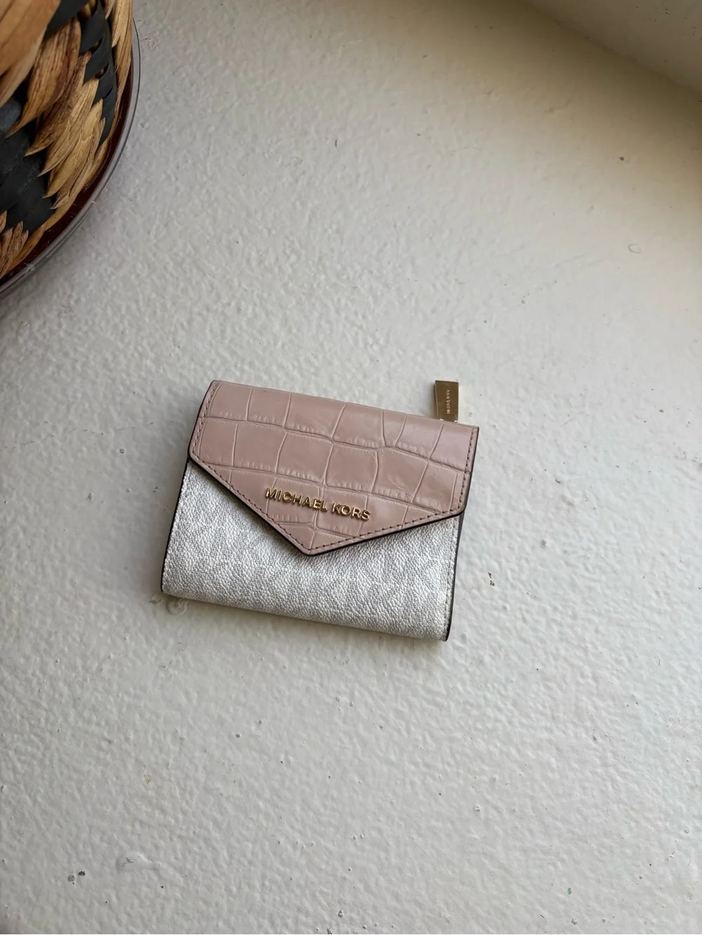 Michael Kors Pink Croc-Embossed and gold Metallic Compact Wallet - Picture 1 of 5